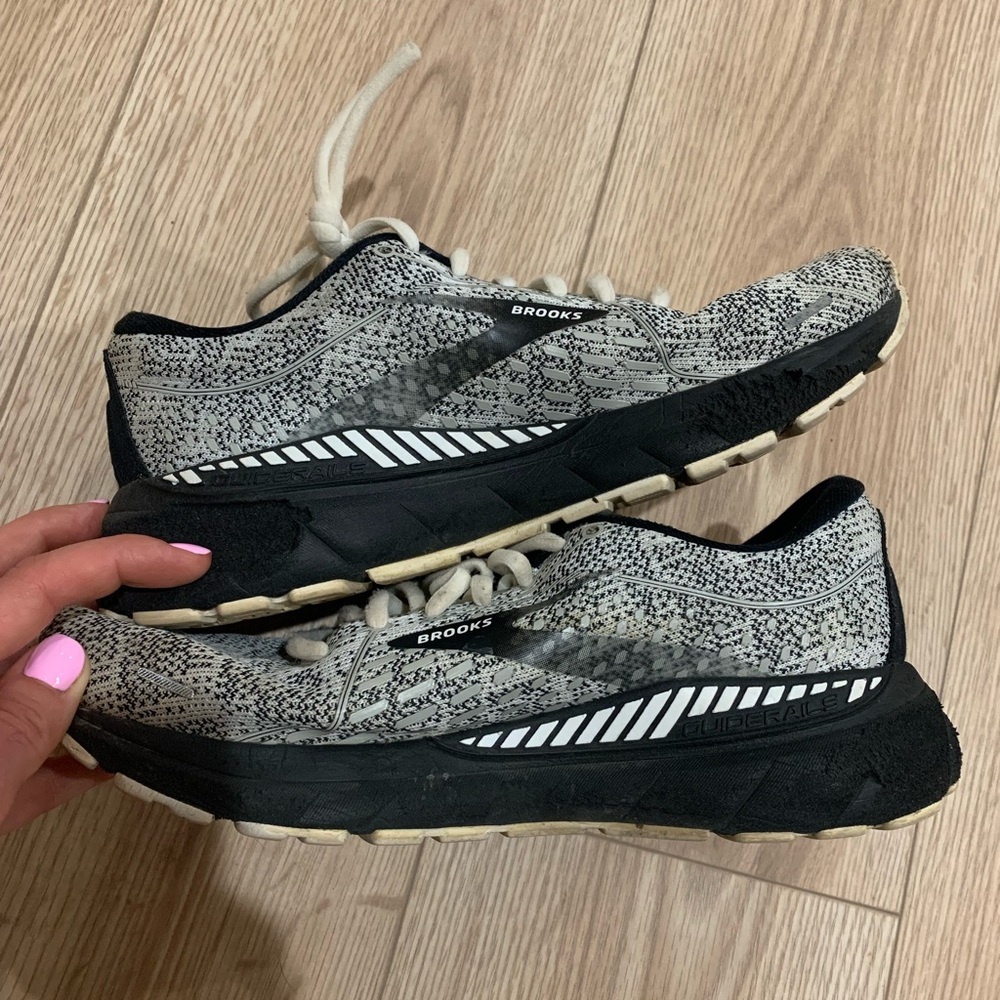 Brooks Women's White and Black Athletic Shoes